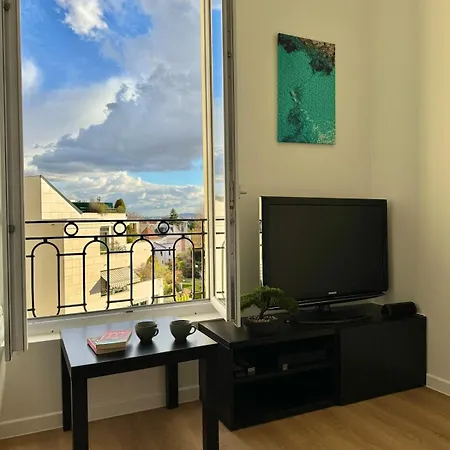 Apartman 1 Min Gare Rer A - 20min Paris - Joli Neuf