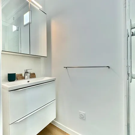 Apartment 1 Min Gare Rer A - 20min Paris - Joli Neuf *